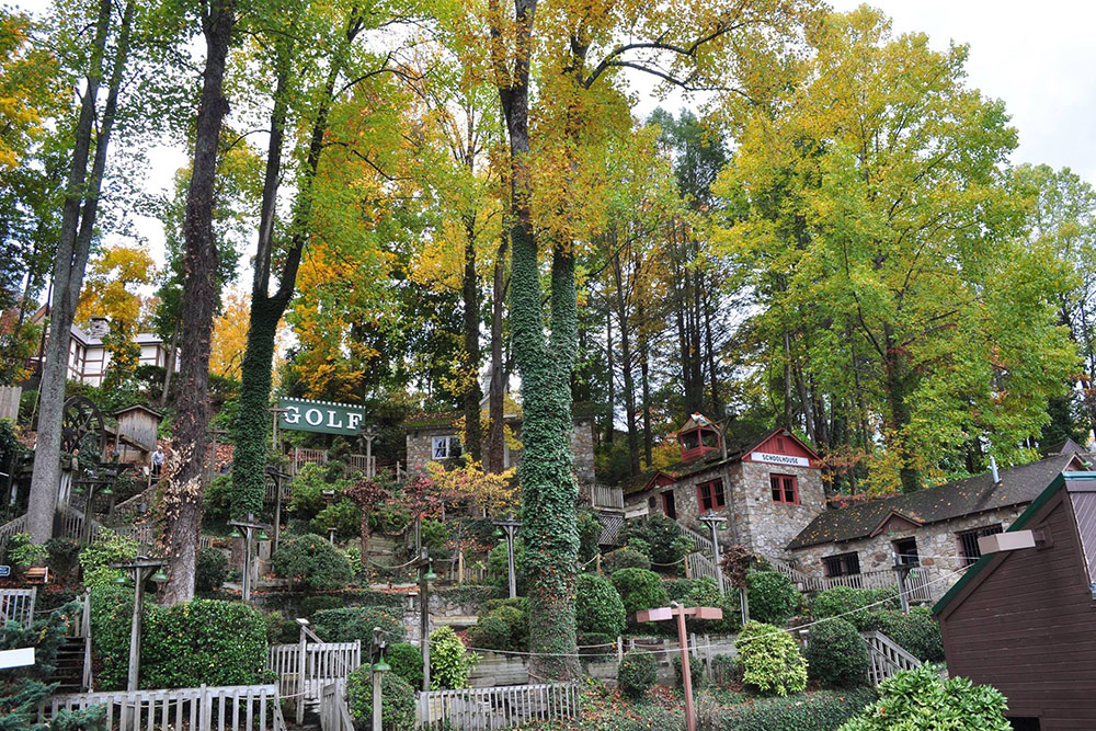 Gatlin's Mini Golf (Slider Image 2) | Gatlinburg Attractions