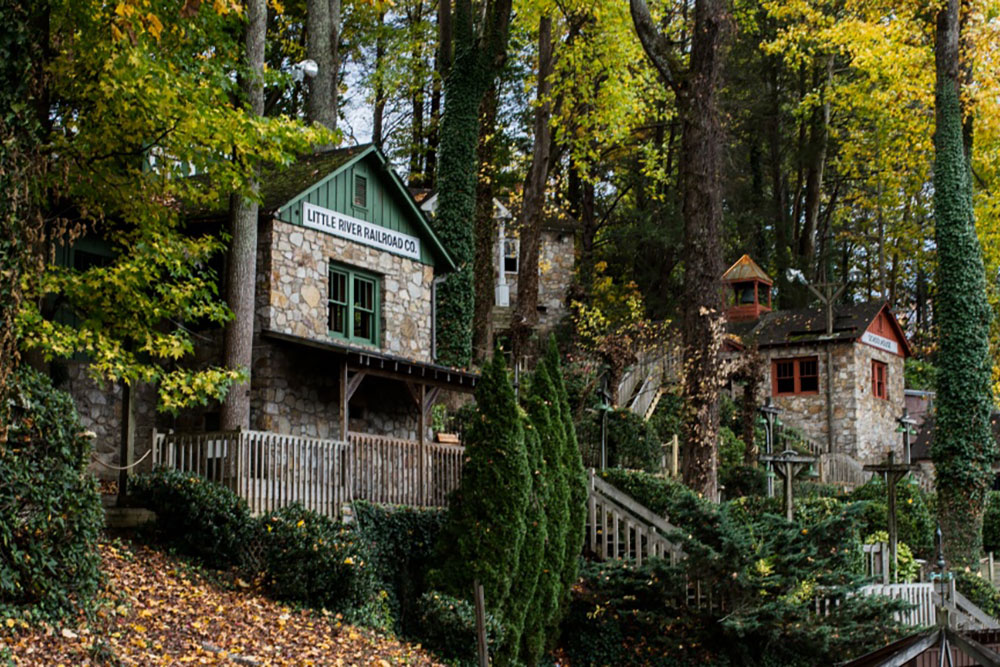 Gatlin's Mini Golf (Slider Image 5) | Gatlinburg Attractions